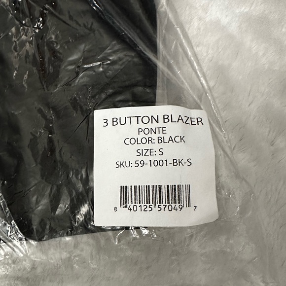 NWT- SUZIE KONDI 3 Button Black Ponte Blazer - Picture 6 of 9